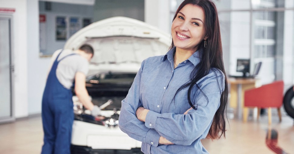 Mulheres na gestão de oficinas: como fortalecer a liderança feminina